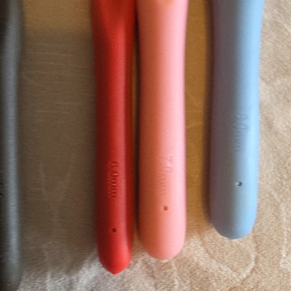 Vibrant  Crochet Hook Set with Case - Picture 3 of 8